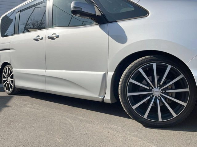 �y18�C���`�A���~�z�C�[���z�O�ςɃ}�b�`�����A���~�z�C�[���𑕒����Ă���܂��B�e��A���~�z�C�[����A�X�^�b�h���X�^�C�����戵�����Ă���܂��B���񂲑��k����������