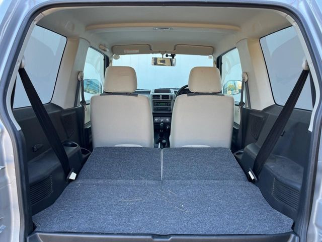 ���i�̂���������ʋ΁A���}���ɏ\���ȉ׎��X�y�[�X���m�ۂ��Ă���܂��B�Z�J���h�V�[�g��|���ƁA�傫�ȉו��̐ύڂ��\�ł���