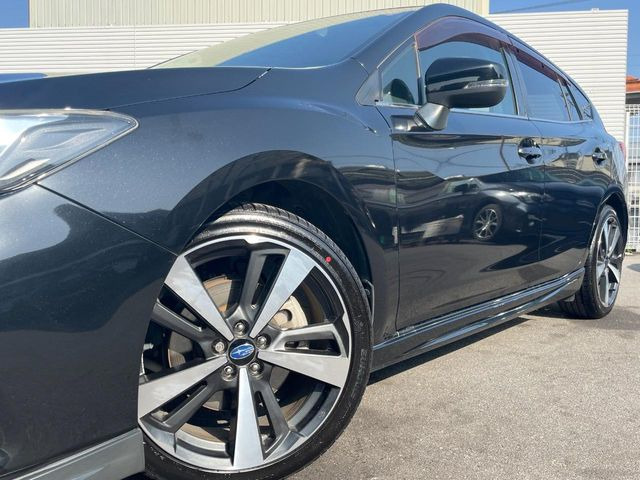 �y����18�C���`�A���~�z�C�[���z�O�ςɃ}�b�`���������A���~�z�C�[���𑕒����Ă���܂��B�e��ЊO�A���~�z�C�[����A�X�^�b�h���X�^�C�����戵�����Ă���܂��B���񂲑��k����������