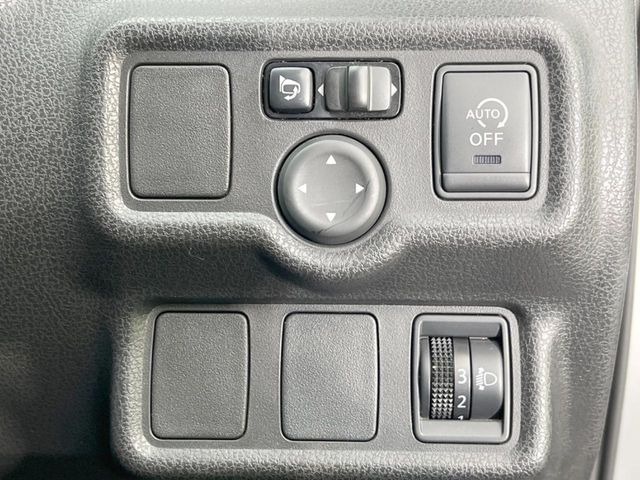 �y�d���i�[�~���[�z�T�C�h�~���[�͓d���i�[���ƂȂ��Ă���A�������ԏ�ł��L�Y�������X�N��}�����܂��B