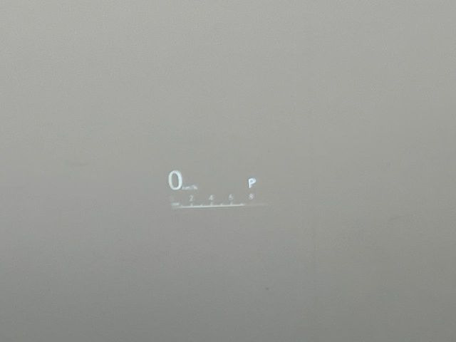 �y�J���[�w�b�h�A�b�v�f�B�X�v���C�z���݂̑��x�⑖�s�����f�W�^���\���ŉ^�]�ȑO���̃K���X�ɓ��e!�J���[�t���Ŏ��F���������A�^�]���ڐ������炳���K�v�ȏ����m�F�ł���̂łƂ��Ă��֗��ň��S!