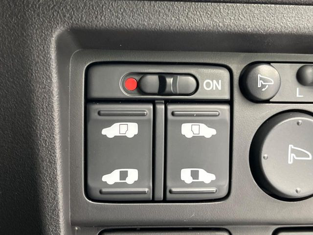 �y�����p���[�X���C�h�h�A�z�X�}�[�g�L�[��^�]�Ȃ̃X�C�b�`�Ō�ȗ����X���C�h�h�A�̊J���\���d��������͂����ăh�A���J����K�v�������A�����Ȃ��q�l�ł��ȒP�ɊJ���߂ł����K�ł���