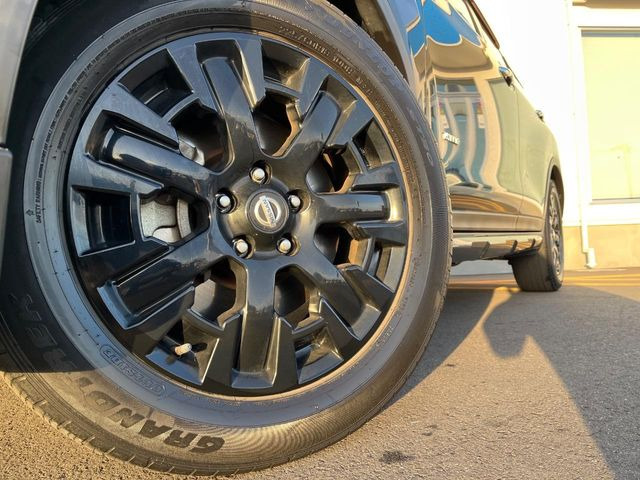 �y����18�C���`�A���~�z�C�[���z�O�ςɃ}�b�`���������A���~�z�C�[���𑕒����Ă���܂��B�e��ЊO�A���~�z�C�[����A�X�^�b�h���X�^�C�����戵�����Ă���܂��B���񂲑��k����������