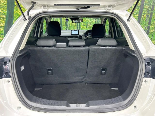 ���i�̂���������ʋ΁A���}���ɏ\���ȉ׎��X�y�[�X���m�ۂ��Ă���܂��B�Z�J���h�V�[�g��|���ƁA�傫�ȉו��̐ύڂ��\�ł���