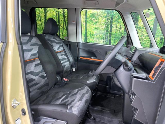 運転席シート廻りは使用感も少なく、良好な状態となっています。丁寧に使われていたことがよくわかりますね。