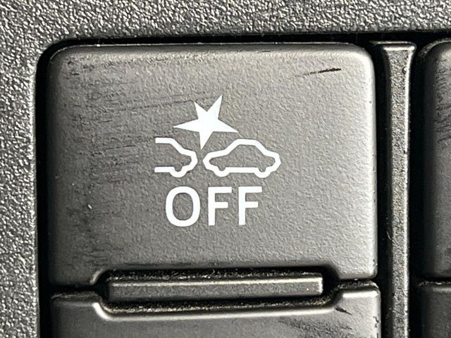 �y�X�}�[�g�A�V�X�g�z���s���ɑO���̎ԗ�����F�����A�Փ˂������Ȏ��͌x��ƃu���[�L�ŏՓˉ���Ɣ�Q�y�����A�V�X�g�B�����S�Ƀh���C�u�����y���݂��������܂��B