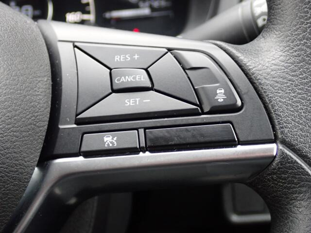 �y�N���[�Y�R���g���[���z�������H�ł̒��������s���y�Ɂ�A�N�Z���y�_���𓥂܂��Ɏԑ������ɕۂ��Ƃ��\�ł��B�O���̎ԗ������m���ĎԊԂ�ۂ悤�ɑ��x���߂��Ă���܂�!!