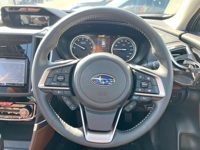 �y�����v�����X�e�A�����O�z�㎿�Ȋv���g�p���邱�ƂŁA��ɂ����������݂ƂĂ��^�]���₷���n���h���ł���