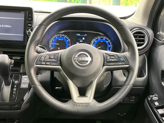 �y�����v�����X�e�A�����O�z�㎿�Ȋv���g�p���邱�ƂŁA��ɂ����������݂ƂĂ��^�]���₷���n���h���ł���