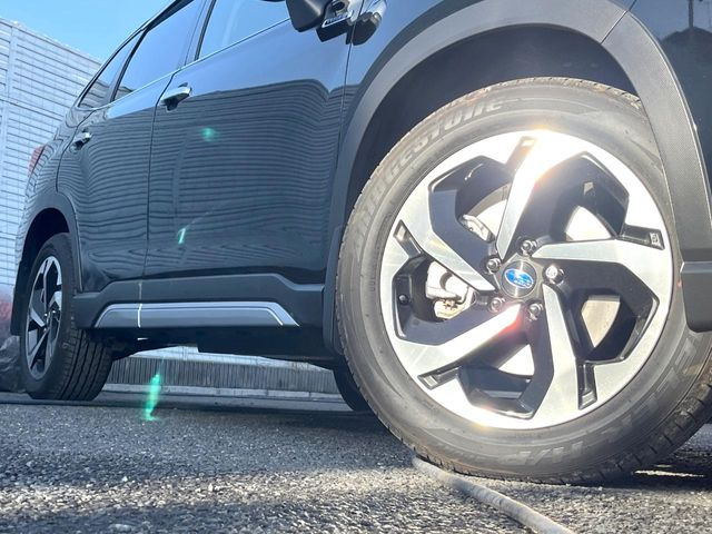 �y����18�C���`�A���~�z�C�[���z�O�ςɃ}�b�`���������A���~�z�C�[���𑕒����Ă���܂��B�e��ЊO�A���~�z�C�[����A�X�^�b�h���X�^�C�����戵�����Ă���܂��B���񂲑��k����������