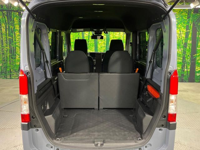 ���i�̂���������ʋ΁A���}���ɏ\���ȉ׎��X�y�[�X���m�ۂ��Ă���܂��B�Z�J���h�V�[�g��|���ƁA�傫�ȉו��̐ύڂ��\�ł���