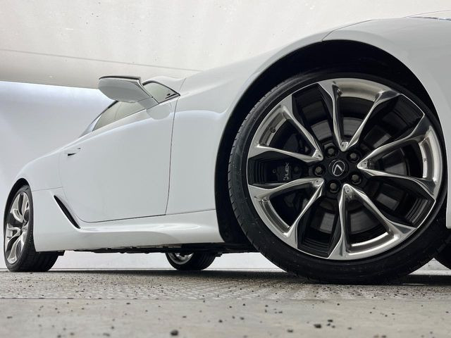 �y����21�C���`�A���~�z�C�[���z�O�ςɃ}�b�`���������A���~�z�C�[���𑕒����Ă���܂��B�e��ЊO�A���~�z�C�[����A�X�^�b�h���X�^�C�����戵�����Ă���܂��B���񂲑��k����������