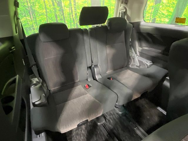 3列目シートはもちろん状態良好☆大人でもゆったりと座って頂けますので、大人数でのお出かけもラクラクです♪ご家族で、気の知れた仲間で、ドライブに行くのが楽しみですね♪