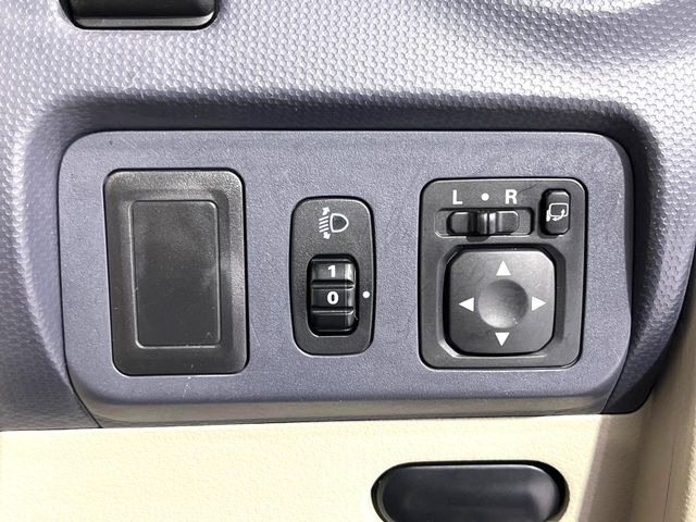 �y�d���i�[�~���[�z�T�C�h�~���[�͓d���i�[���ƂȂ��Ă���A�������ԏ�ł��L�Y�������X�N��}�����܂��B