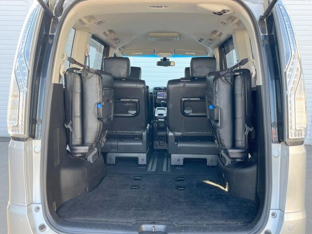 ���i�̂���������ʋ΁A���}���ɏ\���ȉ׎��X�y�[�X���m�ۂ��Ă���܂��B�Z�J���h�V�[�g��|���ƁA�傫�ȉו��̐ύڂ��\�ł���