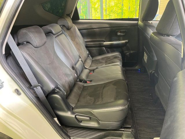 後部座席も気になるようなキズ・汚れやへたり等、大きなダメージはなく、良好な状態です。