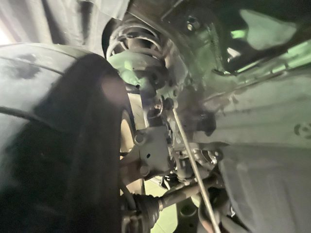 お車を安心してお乗りいただく為には、足回りの定期点検が欠かせません。サービスサポート(有償保証)では無料点検もご提供しており、安心のカーライフをお過ごしいただけるサポート体制が整っています。