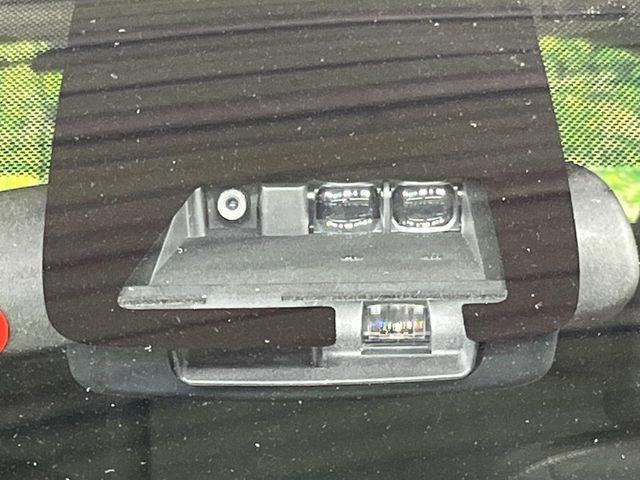 �y�g���^�Z�[�t�e�B�Z���X�z���s���ɑO���̎ԗ�����F�����A�Փ˂������Ȏ��͌x��ƃu���[�L�ŏՓˉ���Ɣ�Q�y�����A�V�X�g�B�����S�Ƀh���C�u�����y���݂��������܂��B