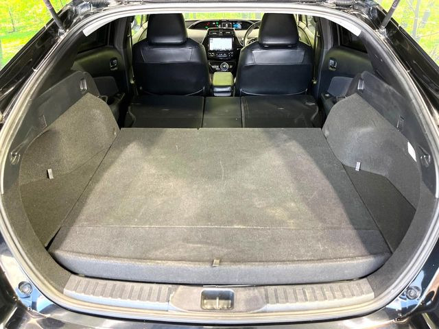 ���i�̂���������ʋ΁A���}���ɏ\���ȉ׎��X�y�[�X���m�ۂ��Ă���܂��B�Z�J���h�V�[�g��|���ƁA�傫�ȉו��̐ύڂ��\�ł���