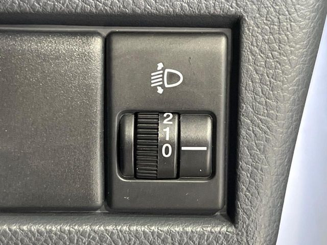 �^�]�󋵂�ύڗʂɉ����ăw�b�h���C�g�̌������h���C�o�[���蓮�ŏ㉺�������\����S�^�]�ƑΌ��Ԃւ�Ῐf�h�~�Ɍ������Ȃ��@�\�ł�!