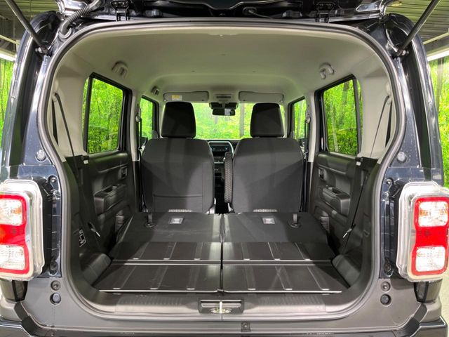 ���i�̂���������ʋ΁A���}���ɏ\���ȉ׎��X�y�[�X���m�ۂ��Ă���܂��B�Z�J���h�V�[�g��|���ƁA�傫�ȉו��̐ύڂ��\�ł���