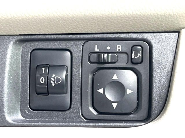 �y�d���i�[�~���[�z�T�C�h�~���[�͓d���i�[���ƂȂ��Ă���A�������ԏ�ł��L�Y�������X�N��}�����܂��B