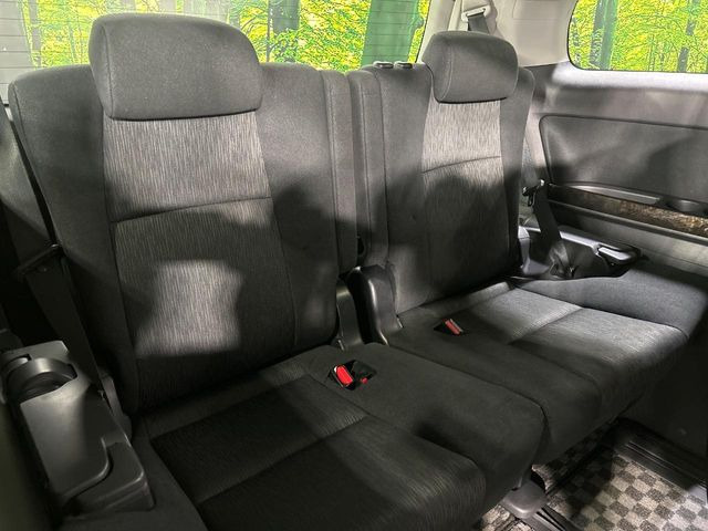 3列目シートはもちろん状態良好☆大人でもゆったりと座って頂けますので、大人数でのお出かけもラクラクです♪ご家族で、気の知れた仲間で、ドライブに行くのが楽しみですね♪