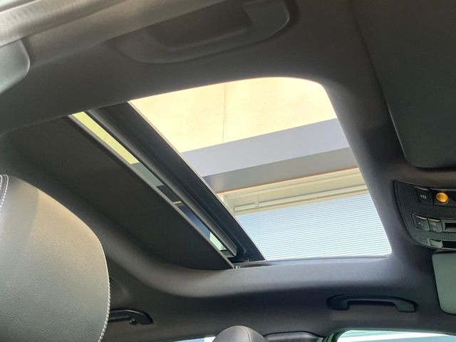 ���p�m���~�b�N�X���C�f�B���O���[�t::�唗�͂̃p�m���}���[�t�́A�㕔���Ȃɂ܂ő����Ă���A�J���I�ȋ�Ԃ����y���݂��������܂��B