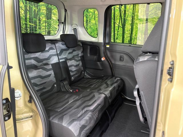 後部座席も気になるようなキズ・汚れやへたり等、大きなダメージはなく、良好な状態です。