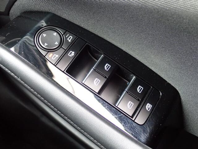 �d���i�[���h�A�~���[�E�p���[�E�B���h�E�������Ă��܂��B