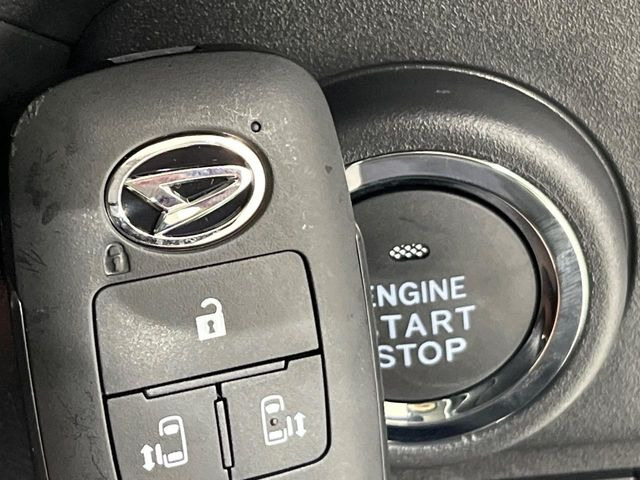 �y�L�[�t���[�V�X�e���z�J�o����|�P�b�g�ɓ��ꂽ�܂܂ł��h�A�̎{���E�������\�ȃX�}�[�g�L�[�𑕔��B�G���W���̃I���E�I�t�����J�M�����o���K�v����������Ƃ��Ă��֗��ł���