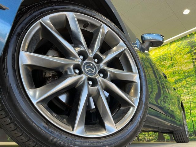 �y����18�C���`�A���~�z�C�[���z�O�ςɃ}�b�`���������A���~�z�C�[���𑕒����Ă���܂��B�e��ЊO�A���~�z�C�[����A�X�^�b�h���X�^�C�����戵�����Ă���܂��B���񂲑��k����������