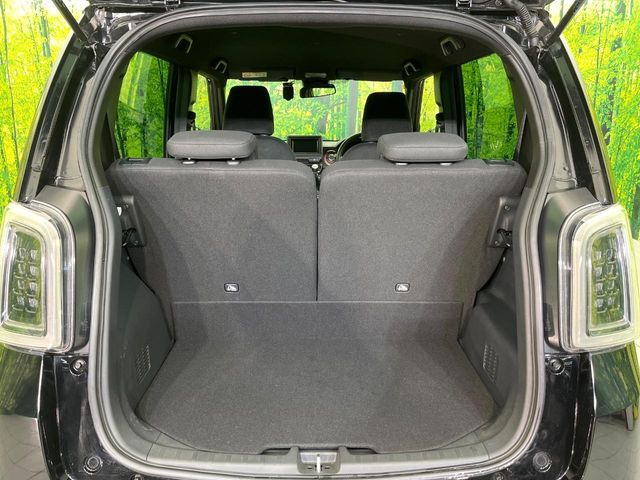 ���i�̂���������ʋ΁A���}���ɏ\���ȉ׎��X�y�[�X���m�ۂ��Ă���܂��B�Z�J���h�V�[�g��|���ƁA�傫�ȉו��̐ύڂ��\�ł���