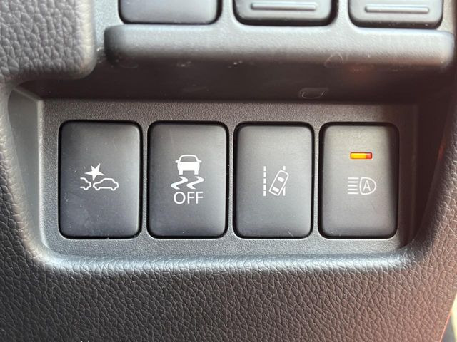 �y�G�}�[�W�F���V�[�u���[�L�z���s���ɑO���̎ԗ�����F�����A�Փ˂������Ȏ��͌x��ƃu���[�L�ŏՓˉ���Ɣ�Q�y�����A�V�X�g�B�����S�Ƀh���C�u�����y���݂��������܂��B