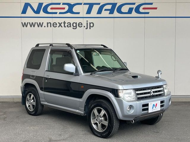 ��D�]�𒸂��Ă���܂��{�f�B�̒e�X�v���b�V���R�[�g���D�]��t���B�ʏ�̃K���X�R�[�g�ƈقȂ�A�ϋv�N��6�N�̖��@���K���X�R�[�e�B���O���A�{�f�B���L���C�ȏ�Ԃɕۂ��Ă���܂��B