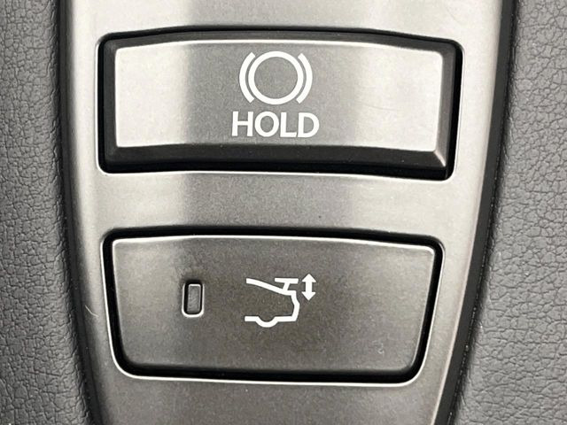 �y�I�[�g�u���[�L�z�[���h�z�M���҂���a�؂Œ�Ԏ��Ƀu���[�L���瑫�𗣂��Ă��A��~��Ԃ�ێ����Ă���܂��B�O�i����Ƃ��̓A�N�Z���𓥂߂Ύ����ŉ��������̂ň��S��X���^�]���y�ɂȂ�܂���