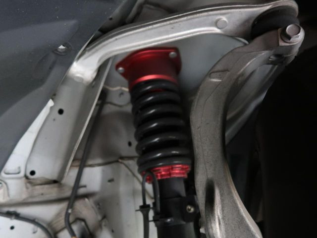 �y�u���b�c�ԍ����z�ԍ����Ⴍ�Ȃ�A�X�^�C���b�V���Ȍ����ڂƂȂ��Ă���܂��B�ԗ��̏d�S�������鎖�ŁA���s���̈��萫�����サ�܂���