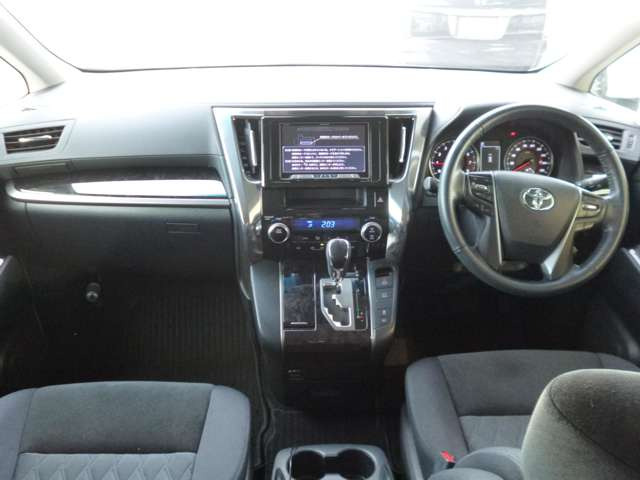 革巻きステアリングで気分上々!