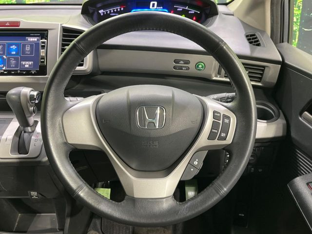 �y�����v�����X�e�A�����O�z�㎿�Ȋv���g�p���邱�ƂŁA��ɂ����������݂ƂĂ��^�]���₷���n���h���ł���