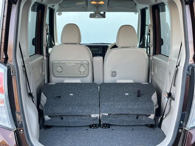 ���i�̂���������ʋ΁A���}���ɏ\���ȉ׎��X�y�[�X���m�ۂ��Ă���܂��B�Z�J���h�V�[�g��|���ƁA�傫�ȉו��̐ύڂ��\�ł���