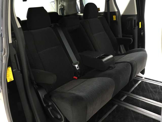 8�l���̂݁A2 ��ڃV�[�g���`�b�v�A�b�v���邱�Ƃ��ł��܂�!