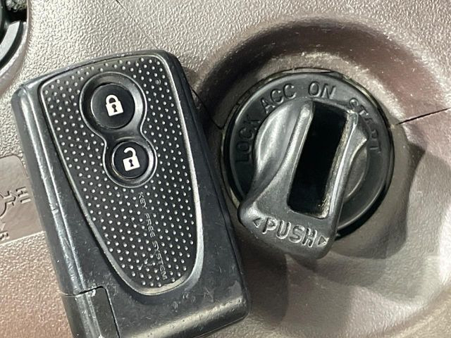 �y�X�}�[�g�L�[�z�J�o����|�P�b�g�ɓ��ꂽ�܂܂ł��h�A�̎{���E�������\�ȃX�}�[�g�L�[�𑕔��B�G���W���̃I���E�I�t�����J�M�����o���K�v����������Ƃ��Ă��֗��ł���