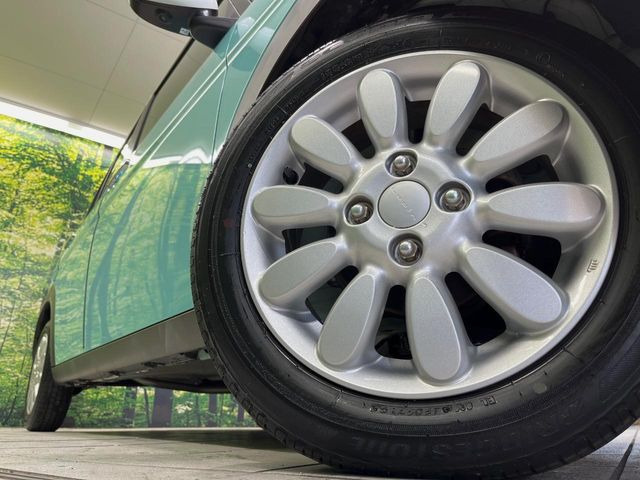 �O�ςɃ}�b�`���������A���~�z�C�[���𑕒����Ă���܂��B�e��ЊO�A���~�z�C�[����A�X�^�b�h���X�^�C�����戵�����Ă���܂��B���񂲑��k����������