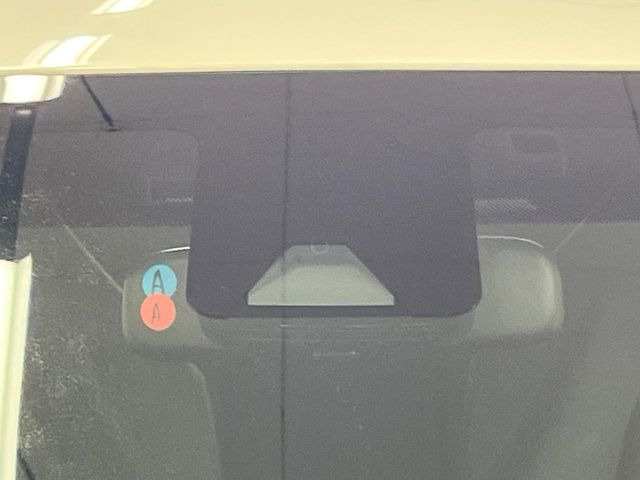 �y�Փˌy�����u�z���s���ɑO���̎ԗ�����F�����A�Փ˂������Ȏ��͌x��ƃu���[�L�ŏՓˉ���Ɣ�Q�y�����A�V�X�g�B�����S�Ƀh���C�u�����y���݂��������܂��B