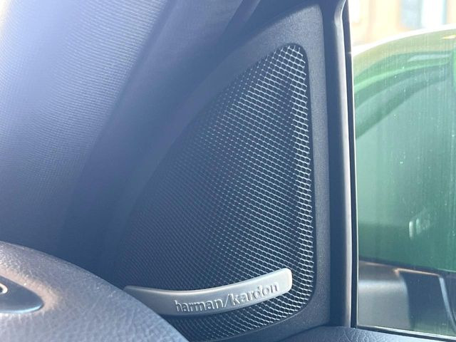 ��harman/kardon�T�E���h�V�X�e��:�I�[�f�B�I��僁�[�J�[����|����v���~�A���X�s�[�J�[�𑕔��B�����̃X�s�[�J�[����A���̗������܂ŕ����鍂�i���ȉ��y�����y���݂��������܂��B
