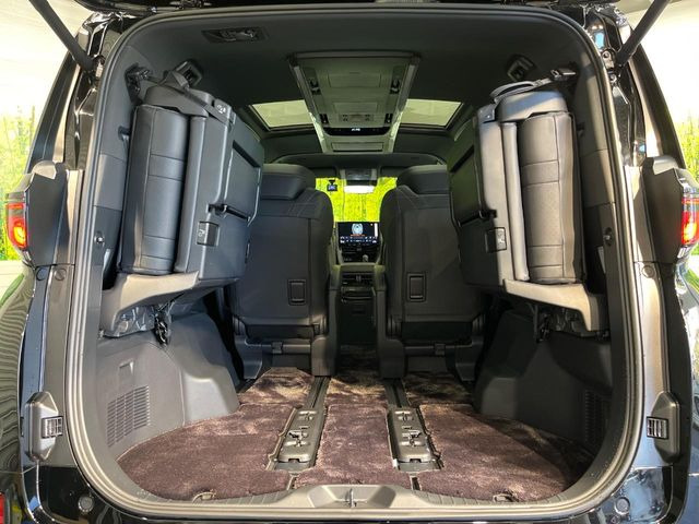 ���i�̂���������ʋ΁A���}���ɏ\���ȉ׎��X�y�[�X���m�ۂ��Ă���܂��B�Z�J���h�V�[�g��|���ƁA�傫�ȉו��̐ύڂ��\�ł���