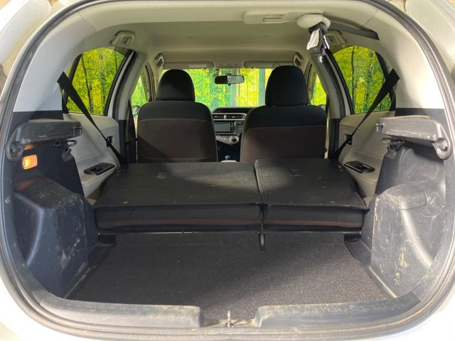 ���i�̂���������ʋ΁A���}���ɏ\���ȉ׎��X�y�[�X���m�ۂ��Ă���܂��B�Z�J���h�V�[�g��|���ƁA�傫�ȉו��̐ύڂ��\�ł���