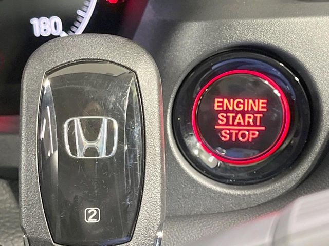 �yHonda�X�}�[�g�L�[�z�J�o����|�P�b�g�ɓ��ꂽ�܂܂ł��h�A�̎{���E�������\�ȃX�}�[�g�L�[�𑕔��B�G���W���̃I���E�I�t�����J�M�����o���K�v����������Ƃ��Ă��֗��ł���