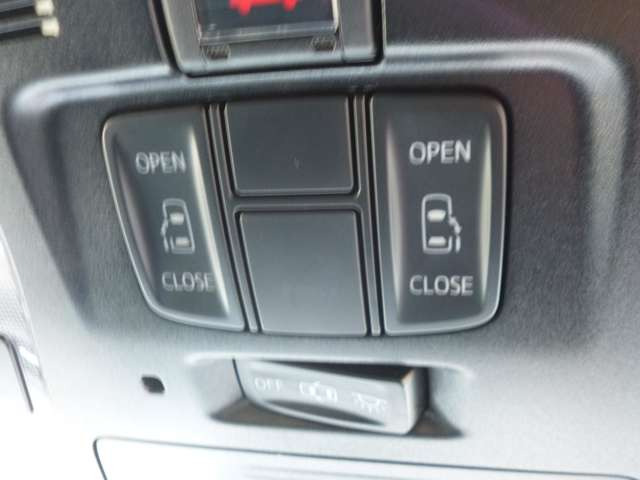 両側パワースライドドア!狭い駐車場や壁際などでの乗降りに便利です!操作はワイヤレスリモコン、室内のコントロールスイッチ、ドアハンドルで行えます!挟み込み防止機能付で安心!