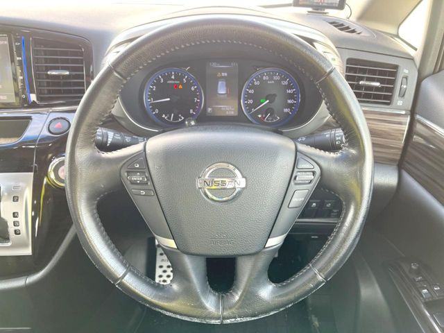 �y�����v�����X�e�A�����O�z�㎿�Ȋv���g�p���邱�ƂŁA��ɂ����������݂ƂĂ��^�]���₷���n���h���ł���